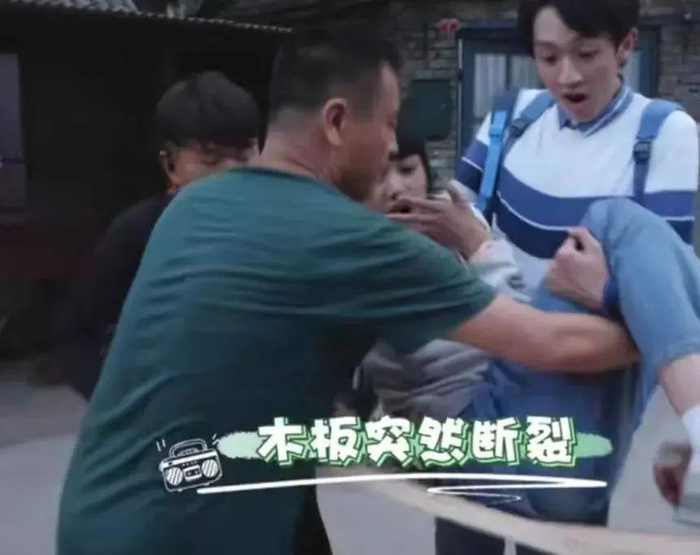 电视剧一念关山公主抱 刘诗诗公主抱轻松完成 女演员公主抱男演员讨论_女明星公主抱
