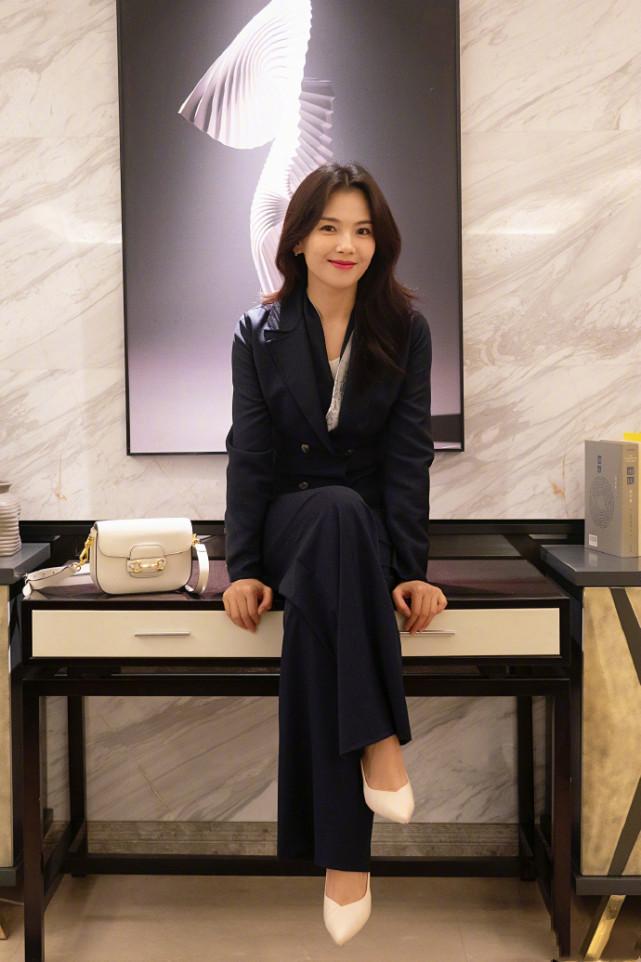 刘涛健身美照_刘涛滚出娱乐圈照片_刘涛素颜零瑕疵肌肤